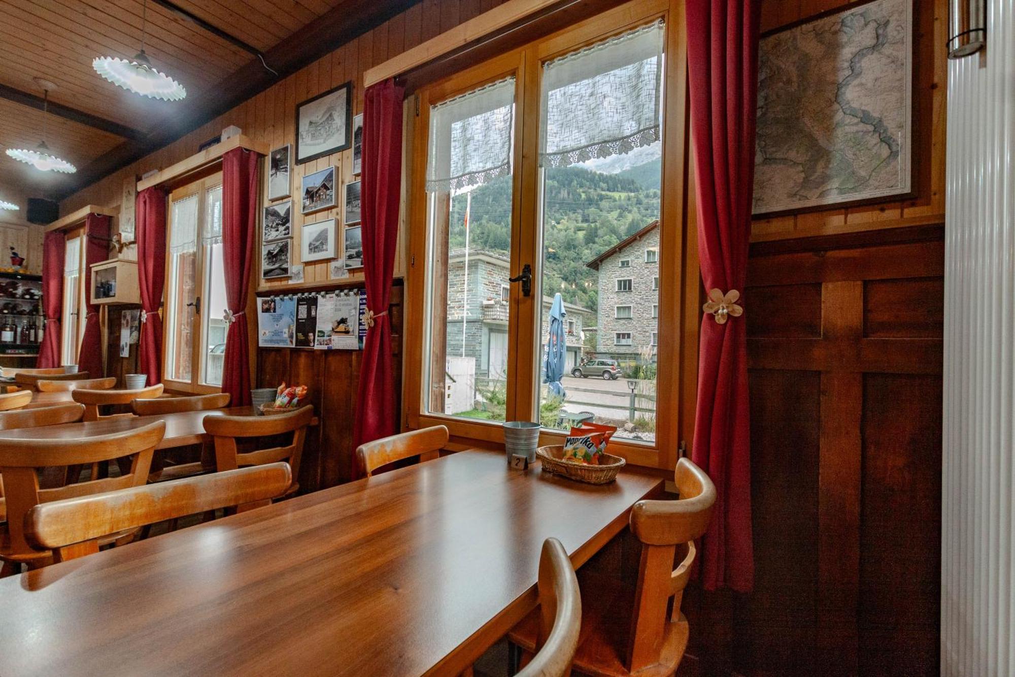 Ristorante Pensione Chalet Stazione Poschiavo Exterior foto