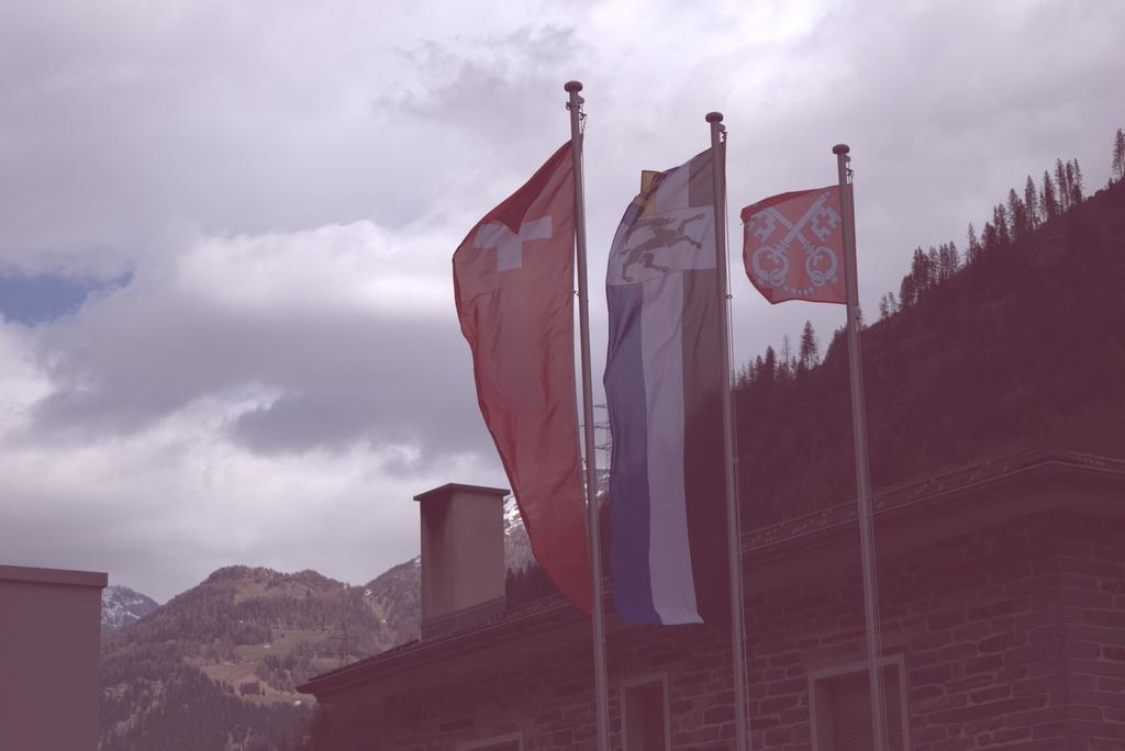 Ristorante Pensione Chalet Stazione Poschiavo Exterior foto